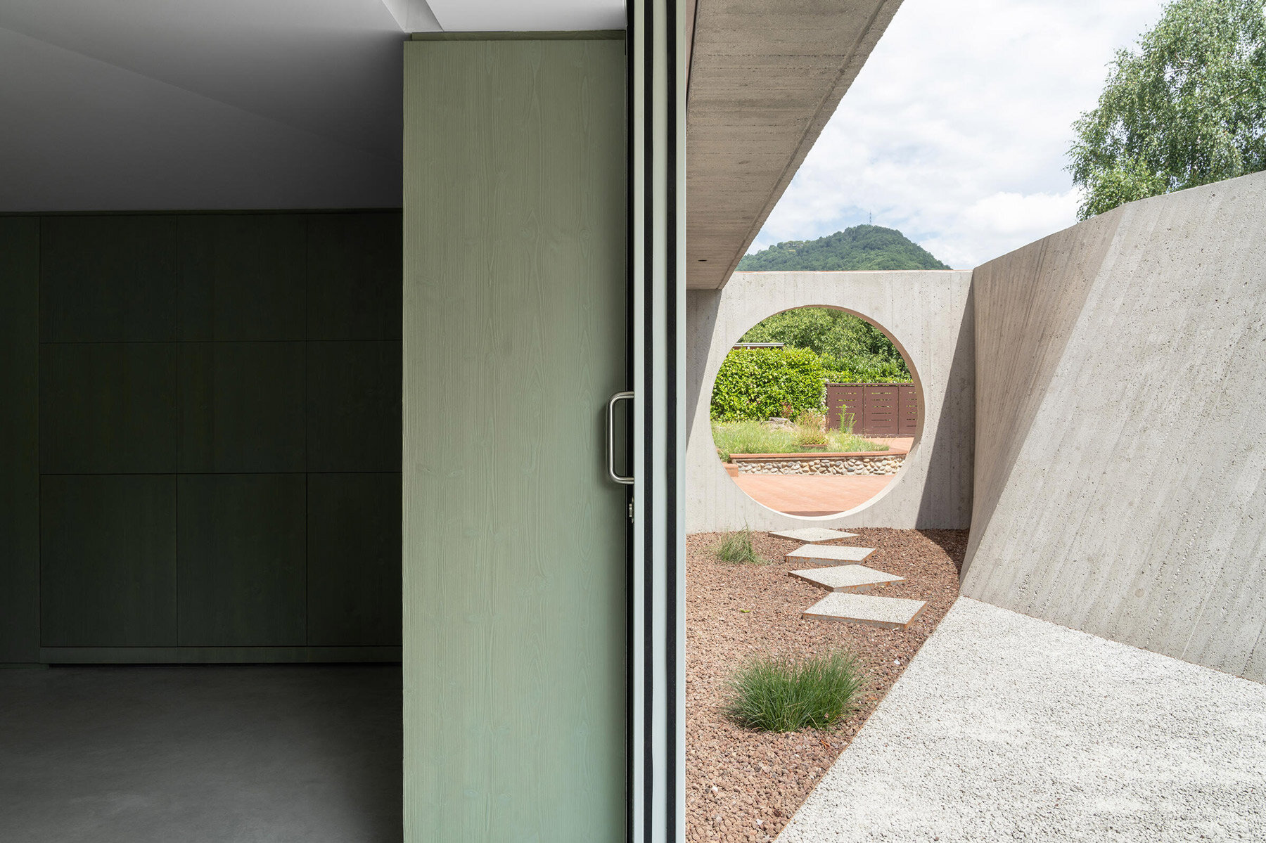 stefano-larotonda-underground-patio-italy-designboom-10