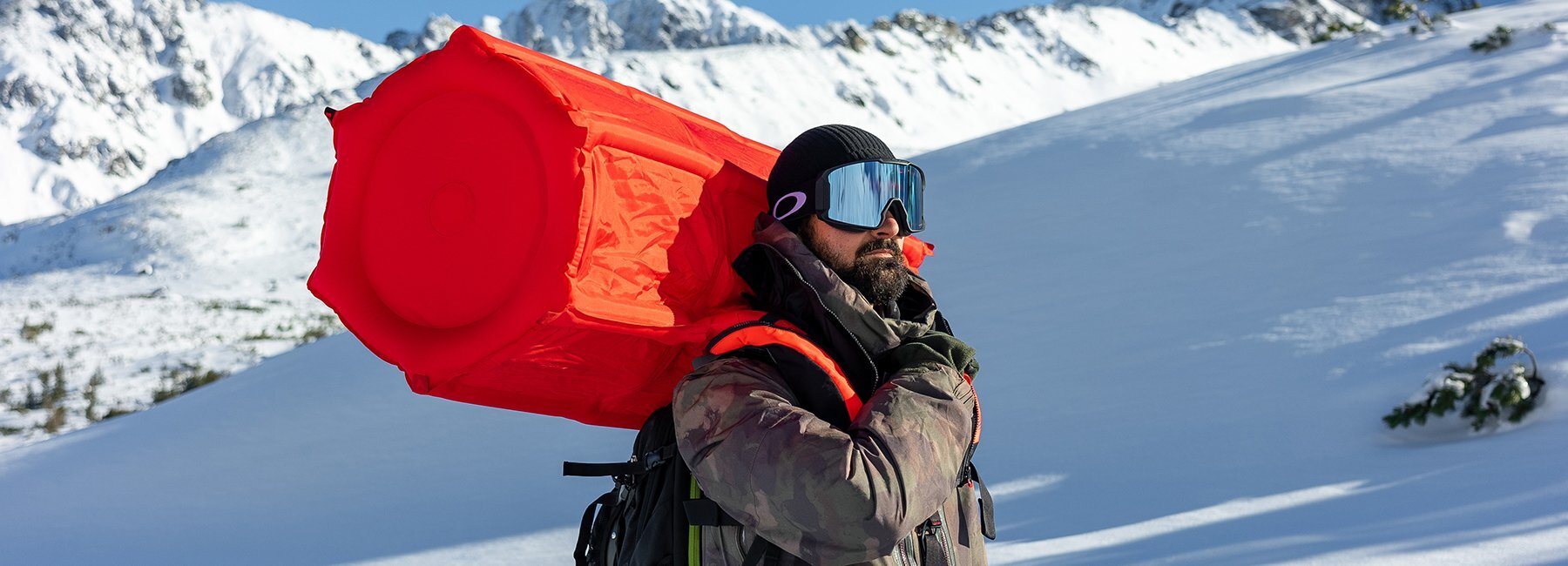 avalanche-vest-for-off-piste-snowsports-aerosize-vest-one-in-collaboration-with-dorota-kabala-1800-6087c3dacd80e