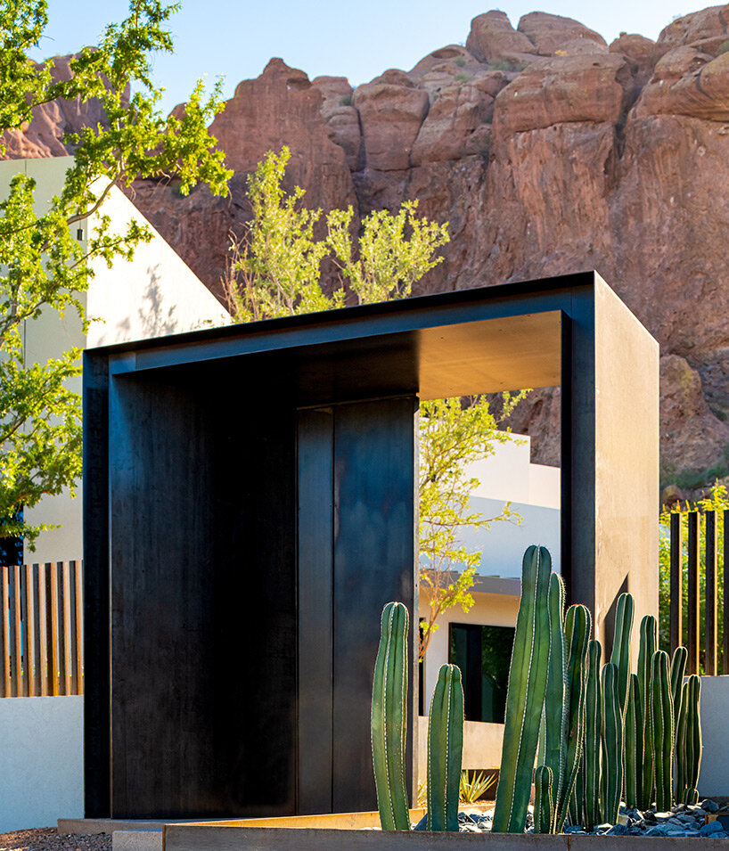 studio 180 degrees design+build veils a home into arizona's red mountains