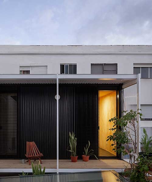 MASA arquitectos adds small cozy loft to dwelling's rooftop in uruguay