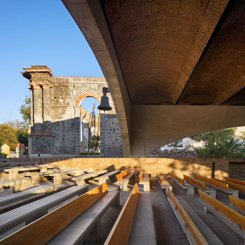 dellekamp schleich and AGENdA replace heritage church destroyed to earthquake in mexico