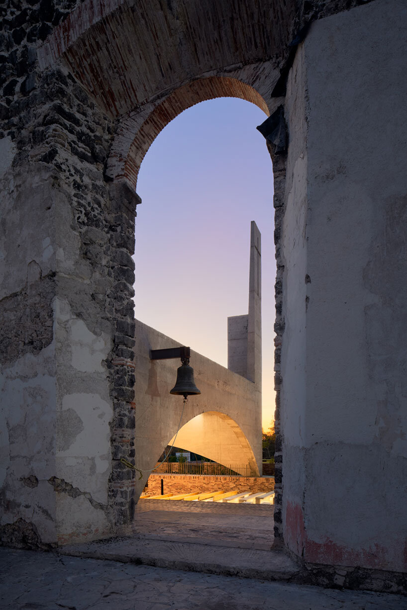 dellekamp schleich and AGENdA replace heritage church destroyed to earthquake in mexico