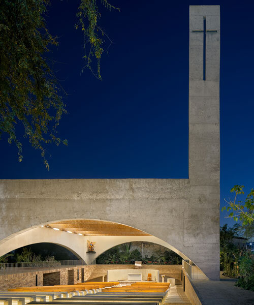 dellekamp schleich and AGENdA replace heritage church destroyed to earthquake in mexico