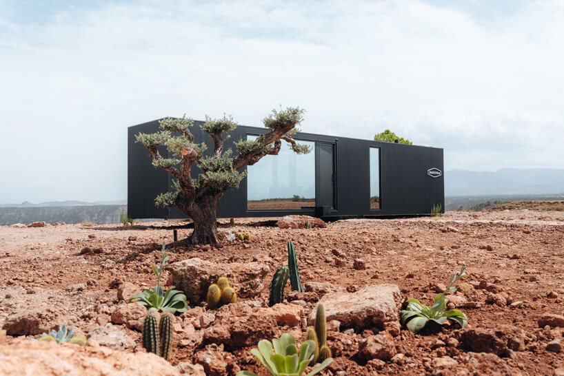 DistrictHive es un hotel cápsula autónomo ubicado en el desierto de Gaurafe, España
