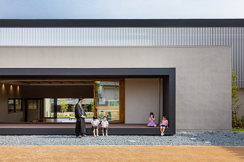 hibinosekkei + youji no shiro's kindergarten teaches through the awakening of five senses