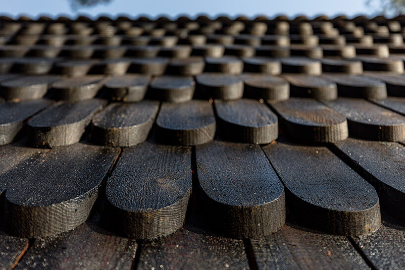 pirinen & salo clad the filmmakers hut in finland with tar-coated shingles