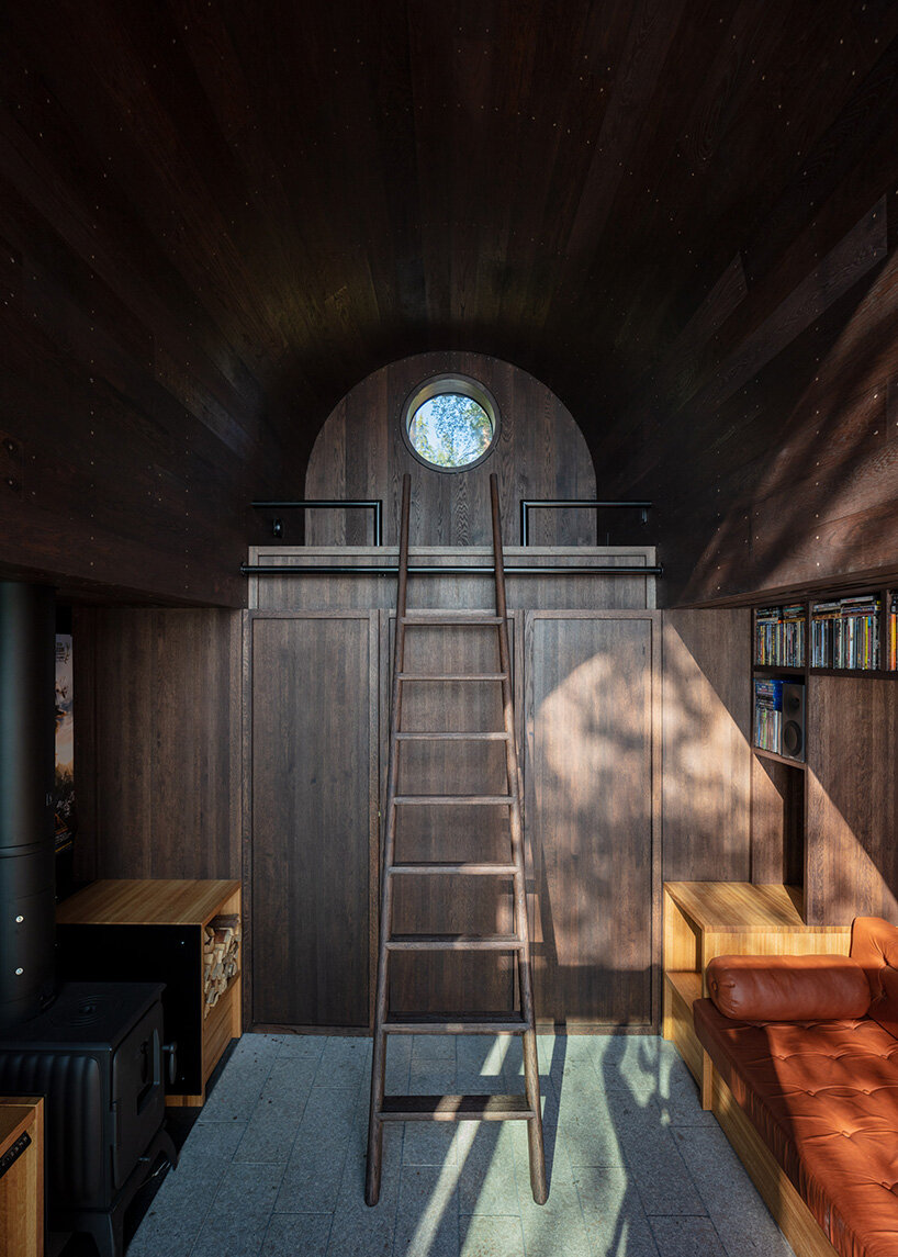 pirinen & salo clad the filmmakers hut in finland with tar-coated shingles