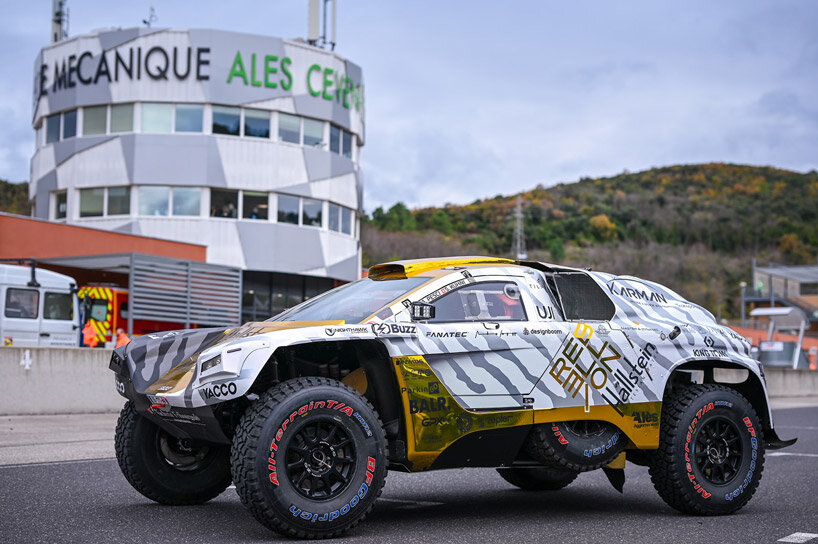 dakar 2022 : rencontrez le buggy DXX racing pour la rébellion + designboom
