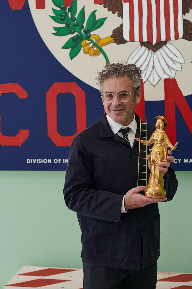 peter marino receives THE DESIGN PRIZE 2021 golden madonnina in new york