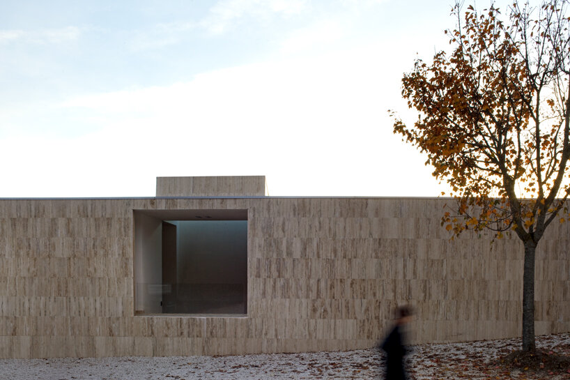 andrea dragoni completes contemplative cemetery extension in italy