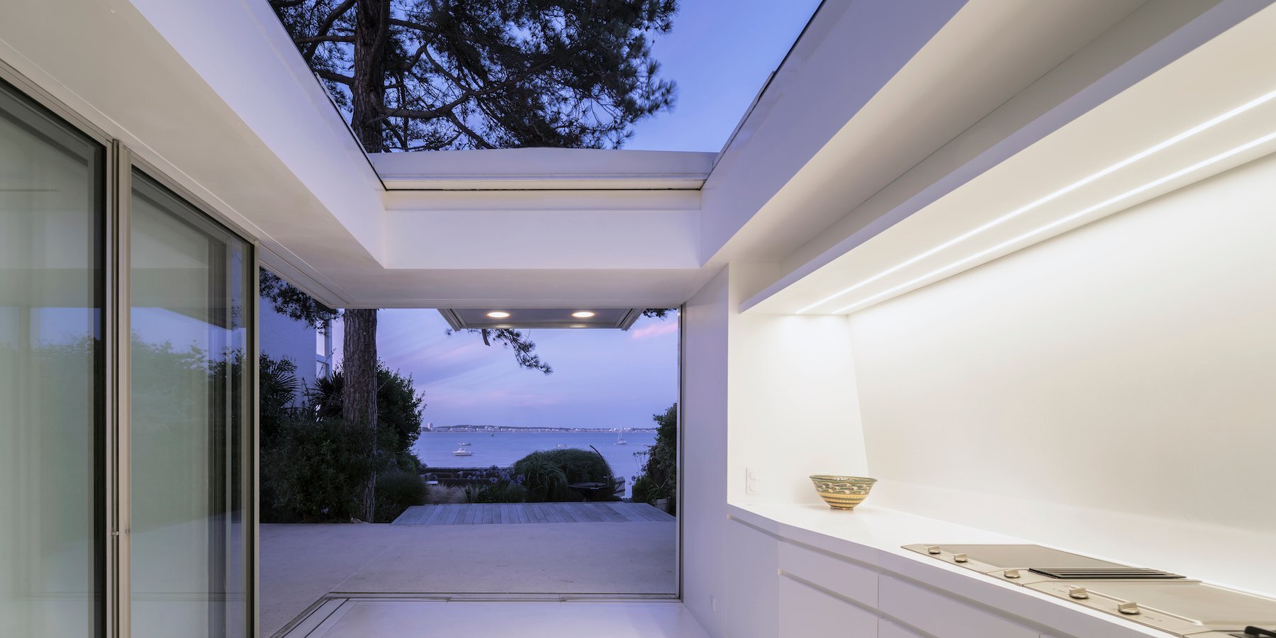 avignon-architecte-neglected-veranda-topless-house-france-designboom-1800