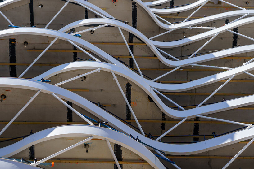 a housing tower with stacked and staggered undulating terraces takes shape in montpellier