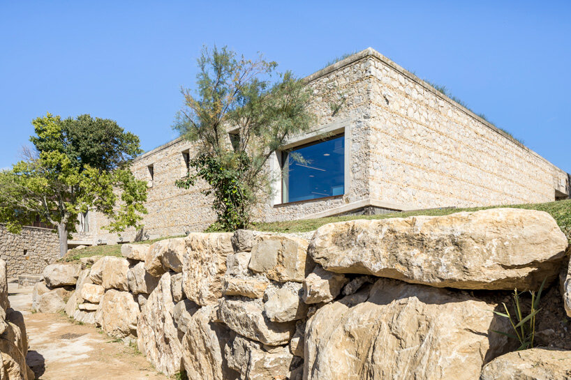 brenac & gonzalez restores french company cafeteria with influences from gallo-roman villas