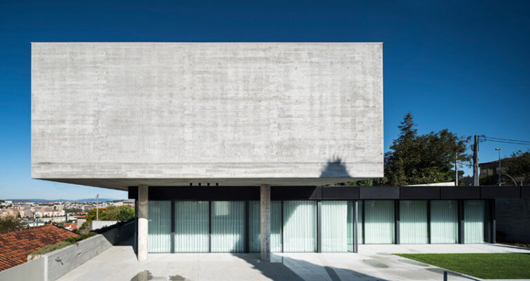 AZO arquitectos stacks stone and glass monoliths for its casa em nogueiró