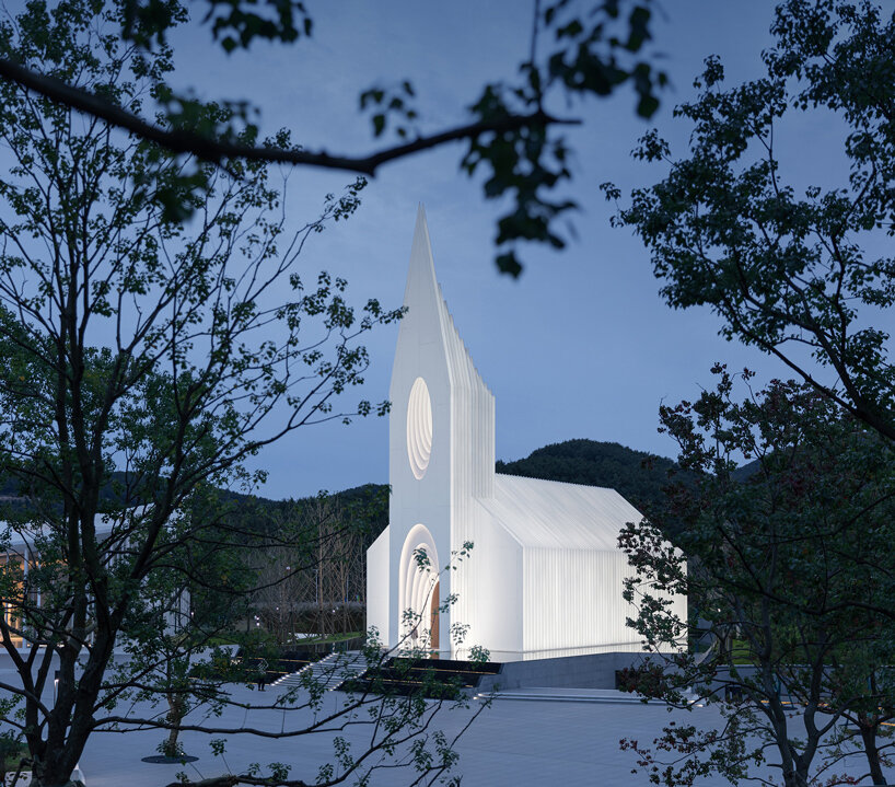 RSAA encloses chamber church with illuminated layered silhouettes in china
