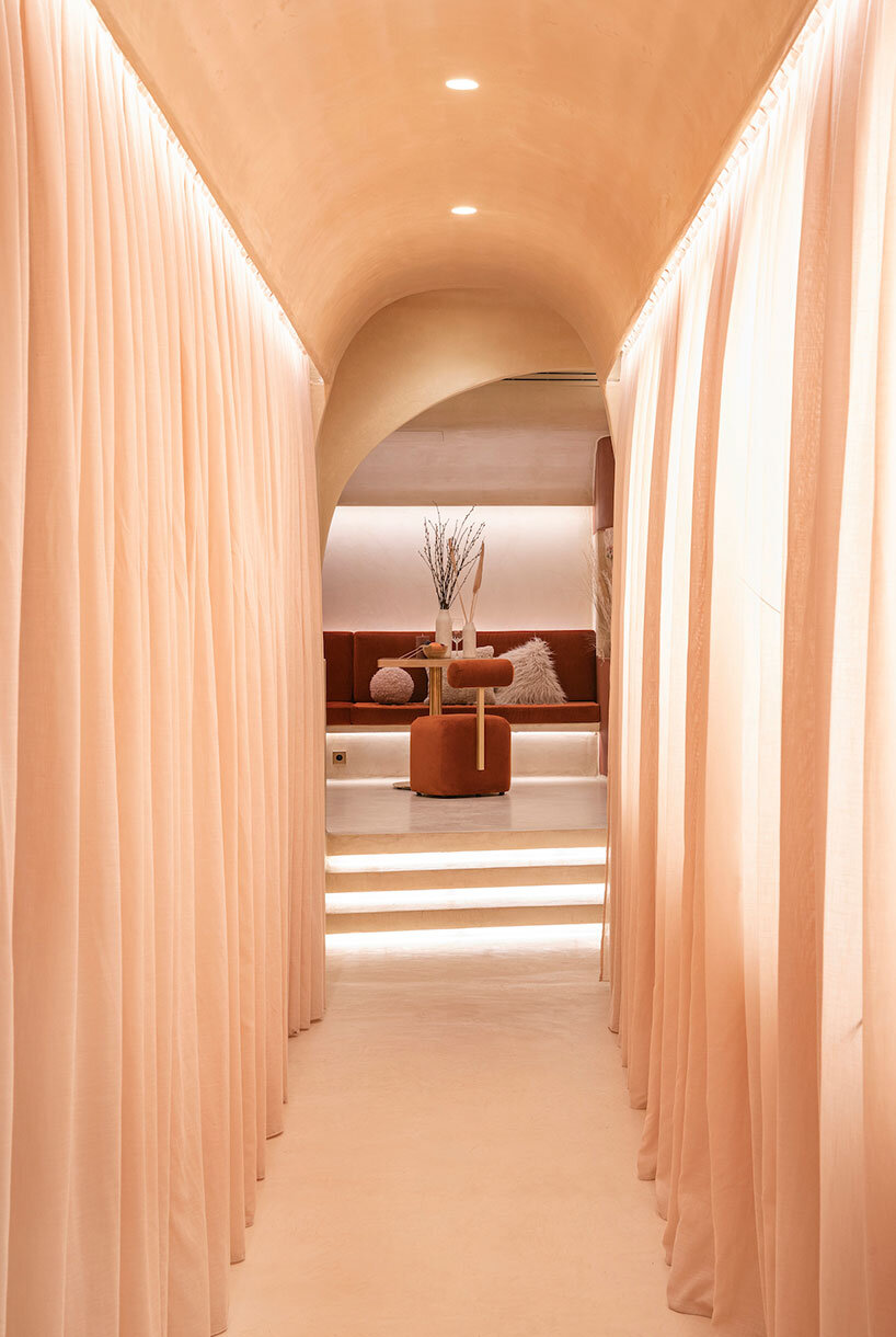 masquespacio's restaurant fuses taste with desert-hued arches in valencia