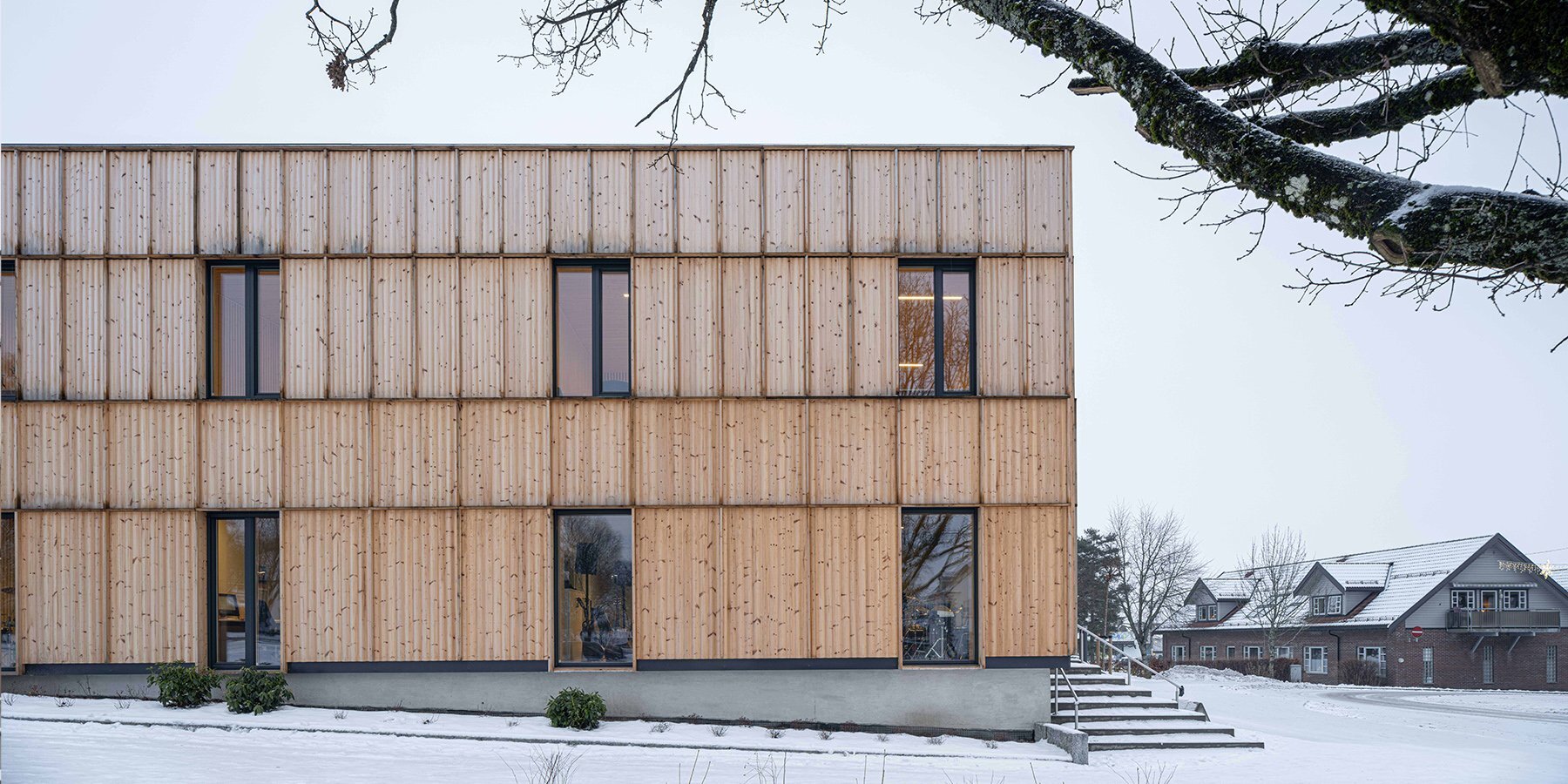 oslotre-fragment-culture-school-in-rakkestad-designboom-21800