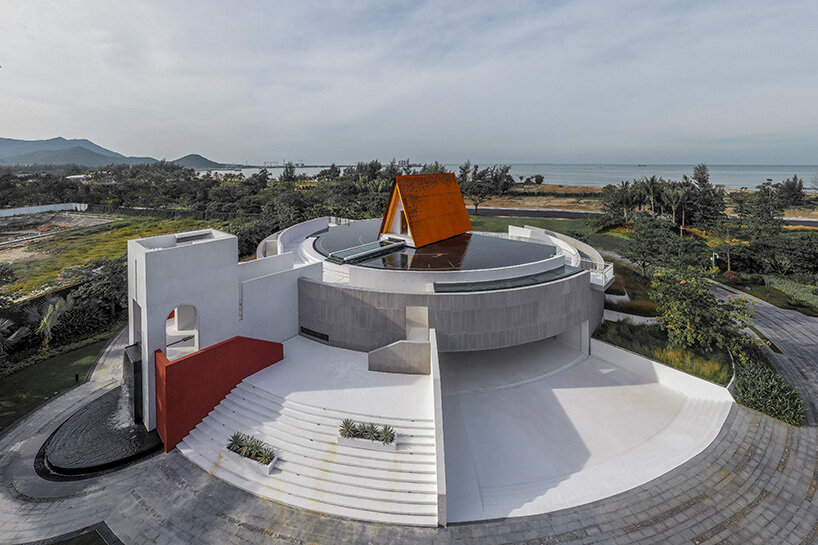 the dysis church of poly shallow sea in china rotates to face the sunset