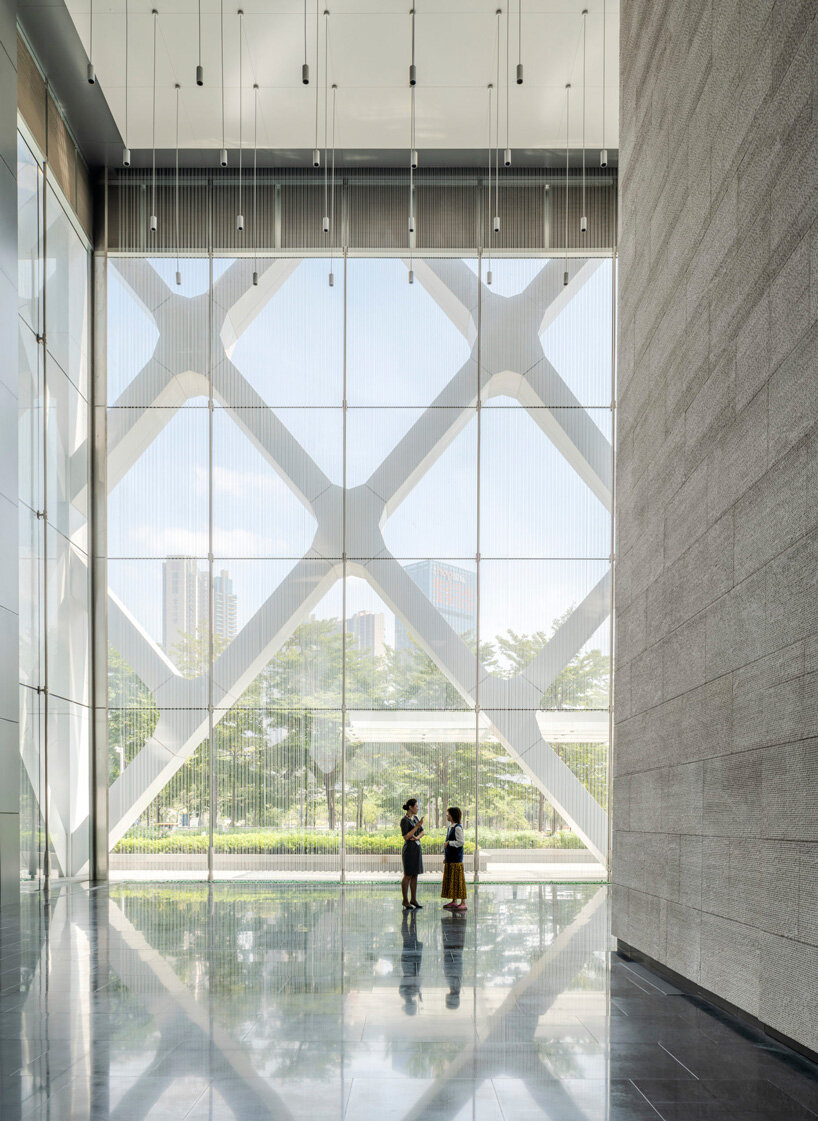 SOM completes “breathable” bank headquarters in shenzhen, china