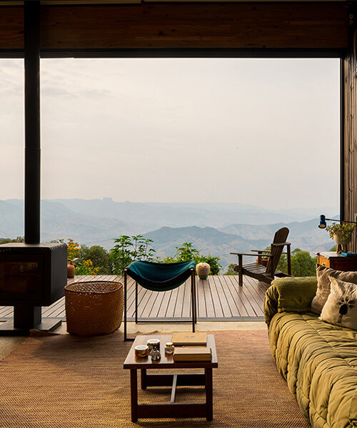 semi-open cancha house maximally preserves the charm of mountainous brazil