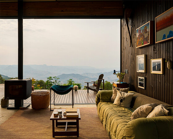 semi-open cancha house maximally preserves the charm of mountainous brazil