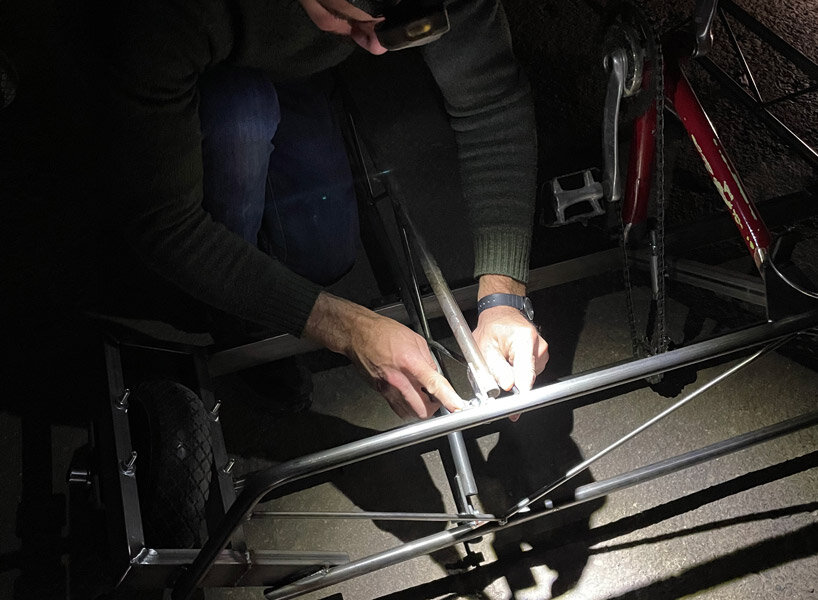 a bike inside a tunnel: artist fernando abellanas pedals through a sewer with ‘enlace’
