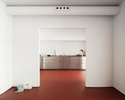 mirrored surfaces expand HANGHAR's 1970s apartment renovation in madrid