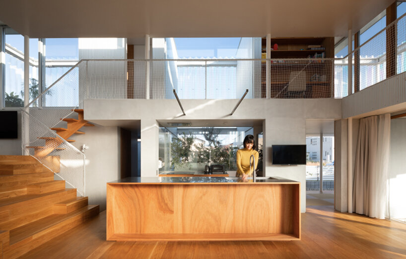 KACH wraps this house in yanakacho with a floating, translucent facade