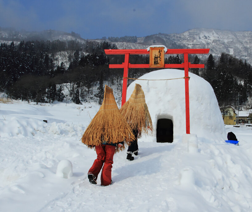 20 pop-up igloos form the restaurant kamakura village in nagano, japan