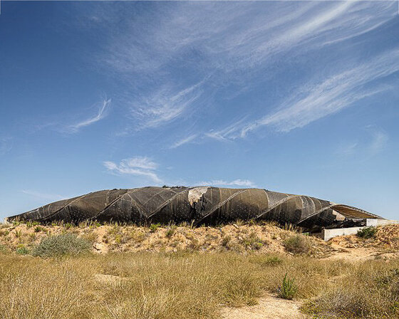 photographer kyrre sundal captures toyo ito's 'la caracola' contemporary ruin in spain