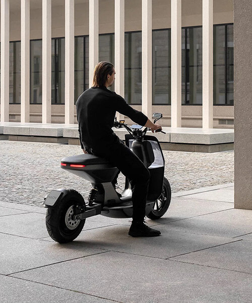 the NAON zero-one electric scooter is both fast and powerful