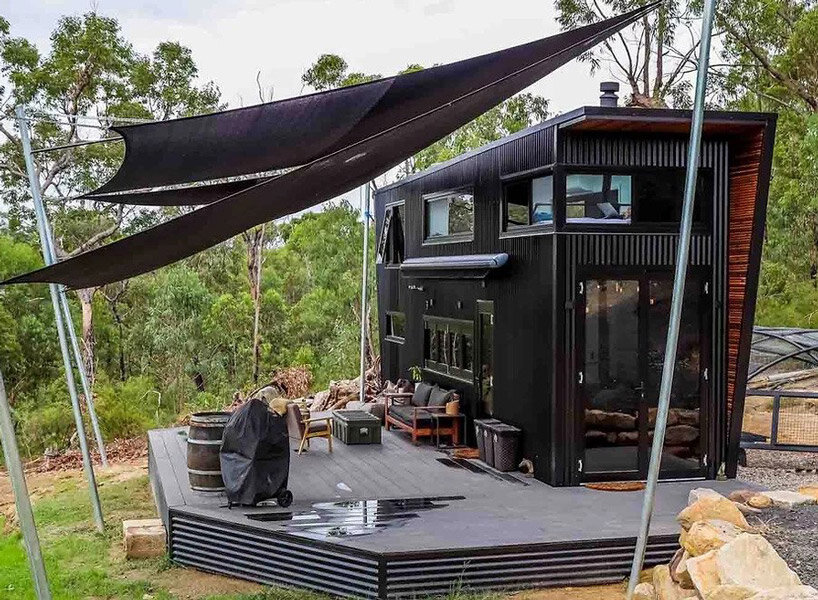 this couple built their luxurious, tiny home in blue mountains, australia within three months