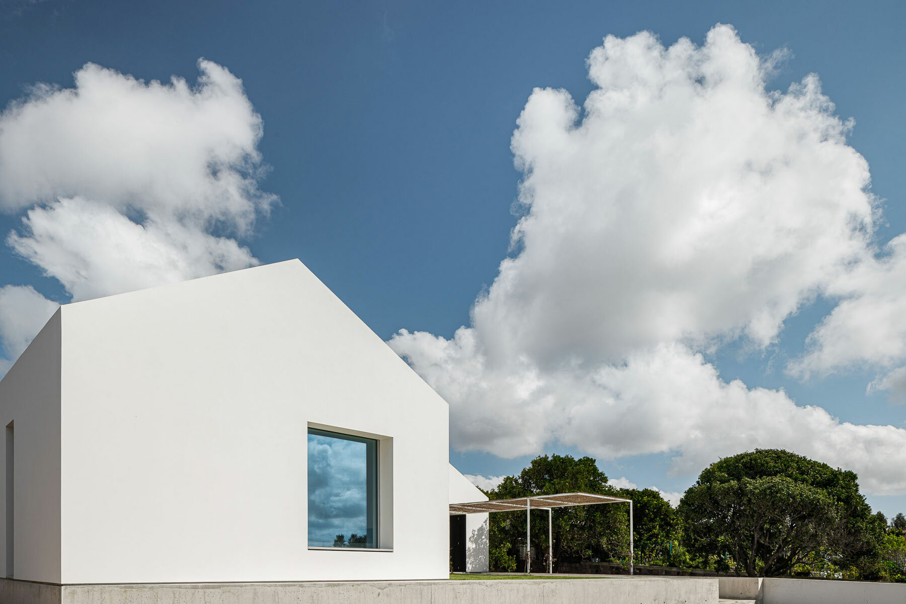 NUMA-house-in-santa-joana-ivo-tavares-designboom-06a
