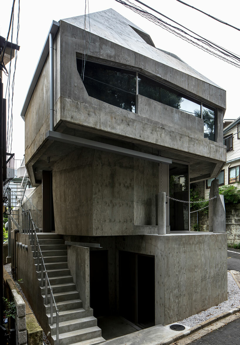 AAOAA disrupts architectural conventions with irregular concrete building in tokyo