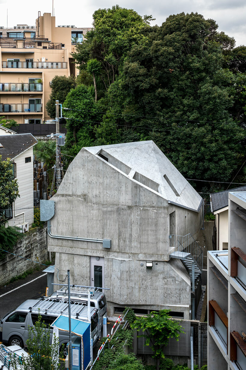 AAOAA disrupts architectural conventions with irregular concrete building in tokyo