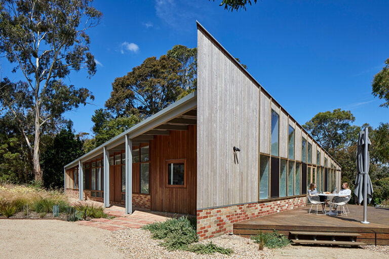 steffen welsch architects' 'beach slice' is an australian house sliced ...