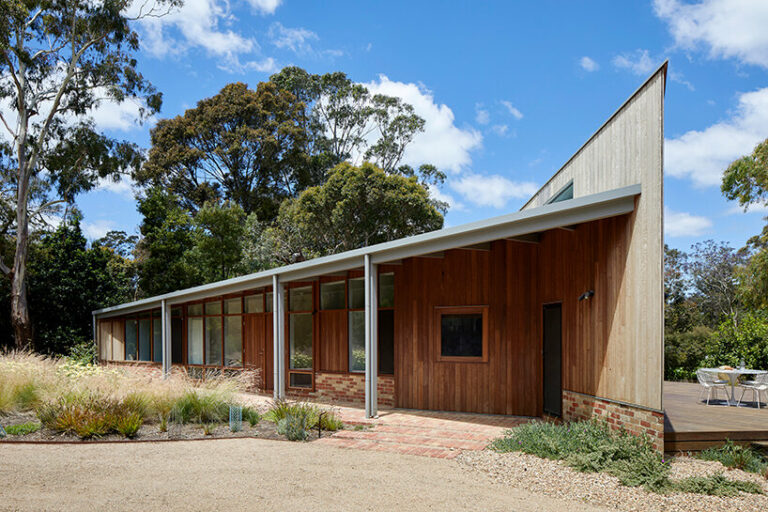 steffen welsch architects' 'beach slice' is an australian house sliced ...