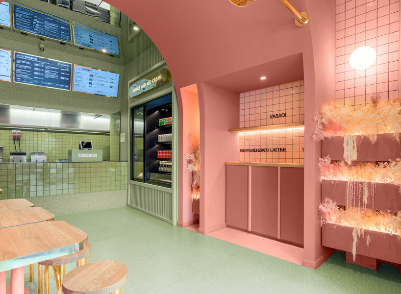 ‘masquespacio’ designed the swimming pool-inspired ‘bun burgers’ at brera distinct