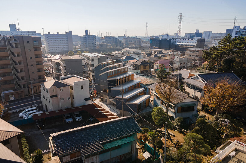 seven staggered volumes by KOMPAS accommodate a family house and gallery in japan