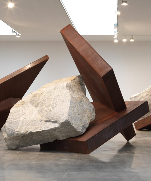 michael heizer balances 40 ton rocks with angular steel structures at gagosian new york