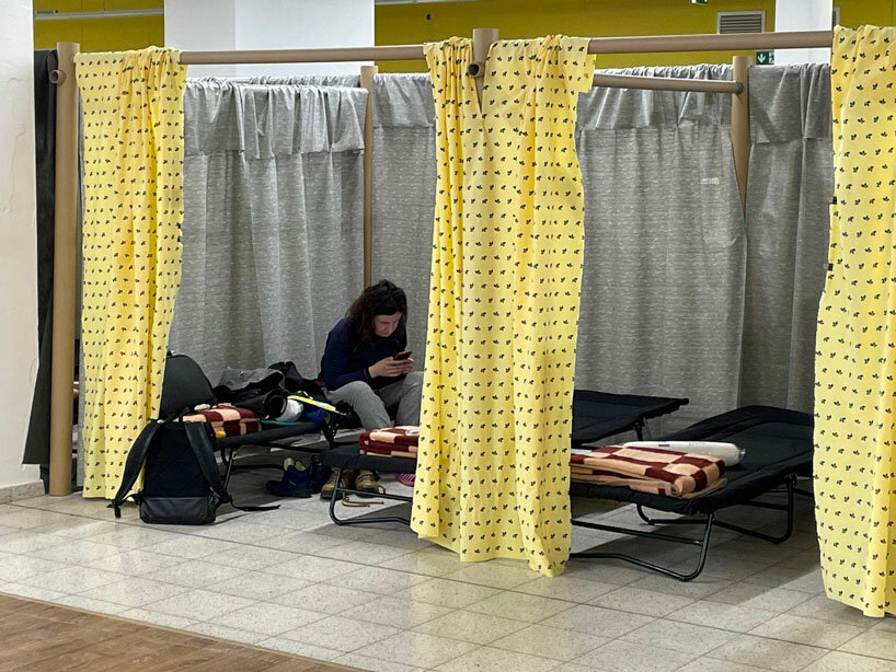 shigeru ban and VAN install paper partition shelters for ukrainian refugees in europe