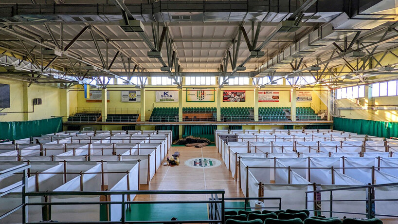 shigeru ban and VAN install paper partition shelters for ukrainian refugees in europe