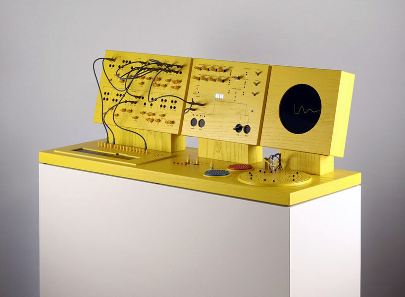 sound machine TE-LAB is a custom-built sequencer made from wood-like modules