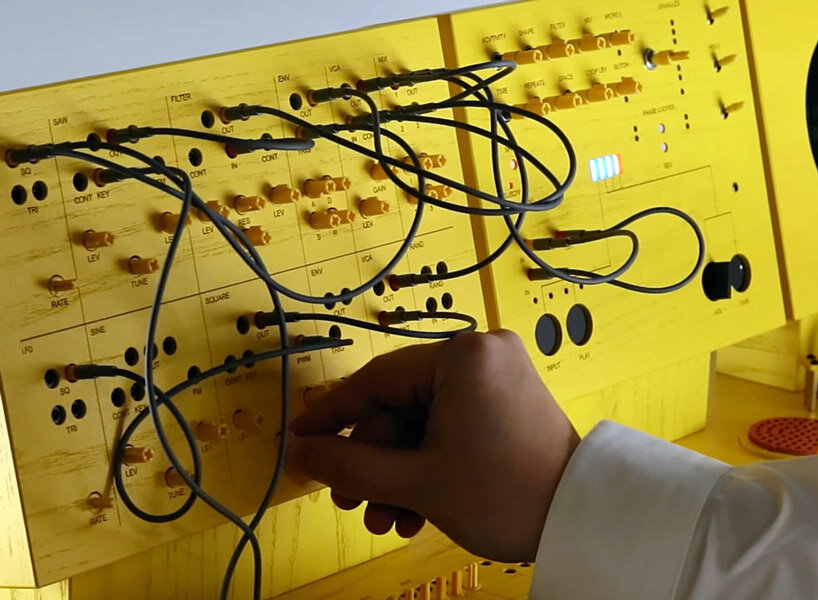 sound machine TE-LAB is a custom-built sequencer made from wood-like modules