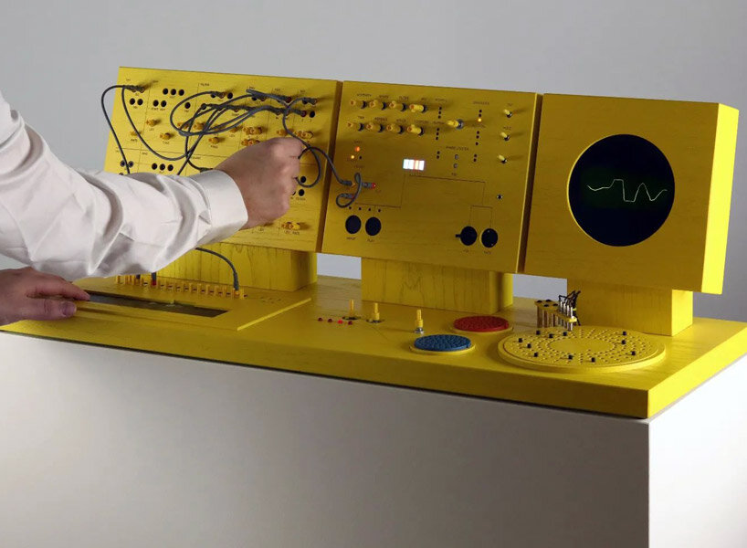 sound machine TE-LAB is a custom-built sequencer made from wood-like modules