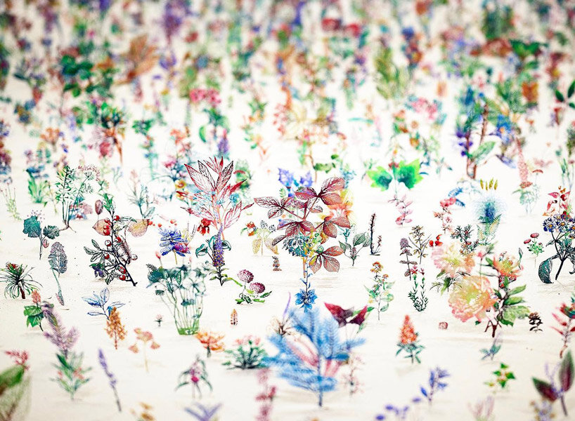 17 000 fleurs gravées sur acier par l'artiste zadok ben-david remettent en question la vie et la mort
