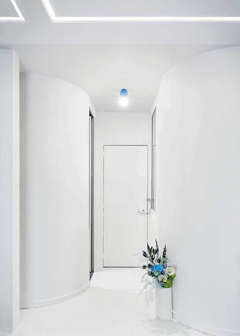 zyva studio's 'straight curves' apartment brings vibrant digital patterns to paris