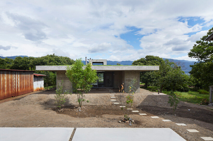 airhouse covers japanese concrete house with habitable green roof