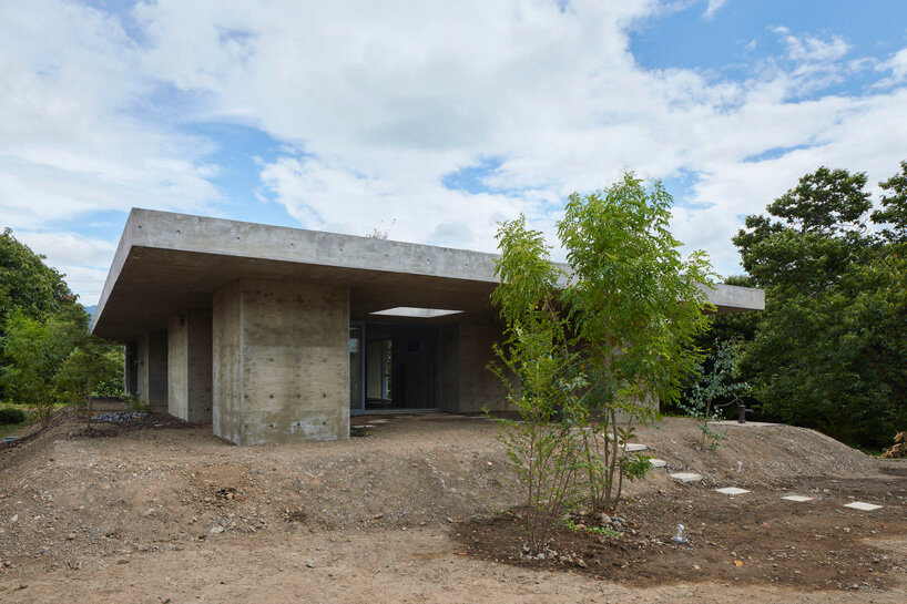 airhouse covers japanese concrete house with habitable green roof