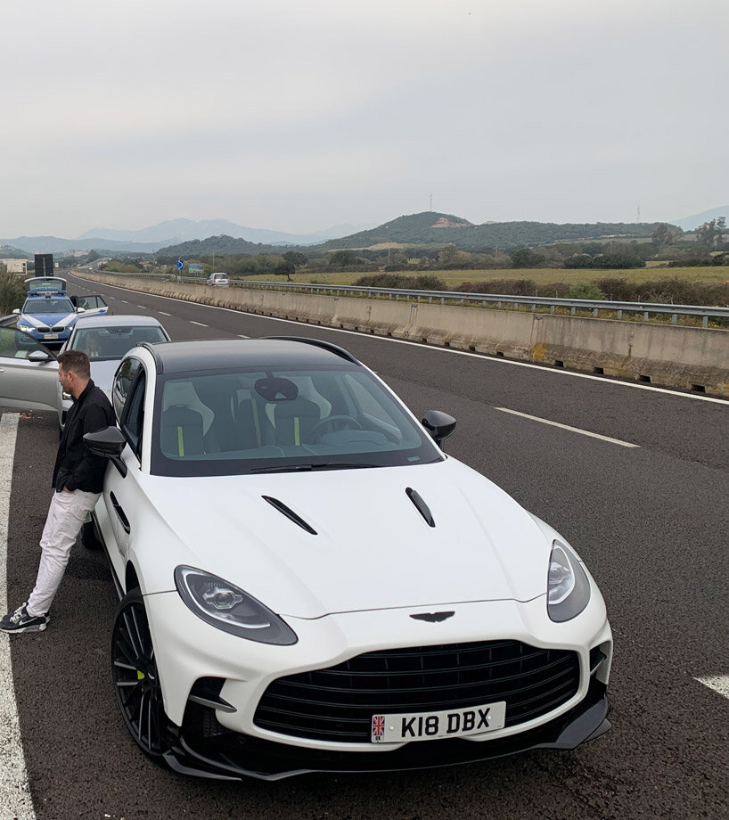 توقفنا أثناء قيادتنا لأسرع سيارة دفع رباعي: أستون مارتن DBX707